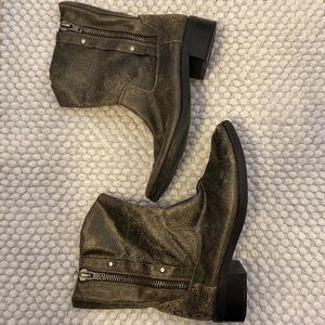 Jessica Simpson distressed pewter colored slip on boots